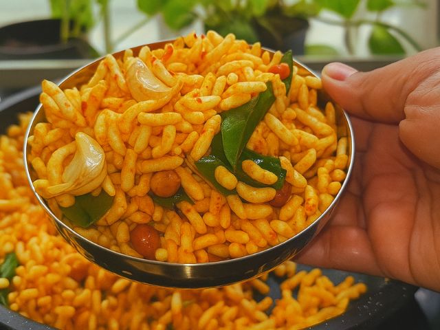 Puffed Rice Kaara Pori with <a href="/" style="color:#f4382d">Errakaaram™</a>